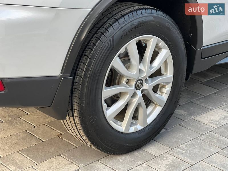 Внедорожник / Кроссовер Nissan Rogue 2017 в Хмельницком