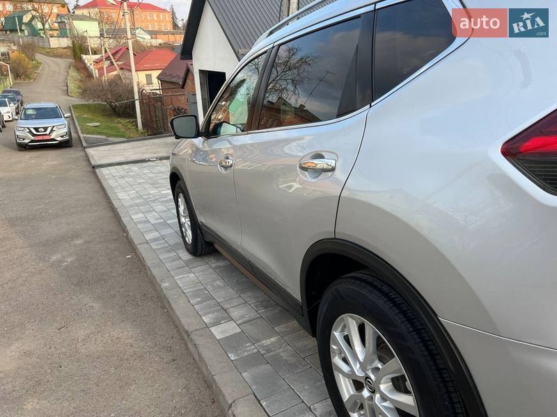 Внедорожник / Кроссовер Nissan Rogue 2017 в Хмельницком