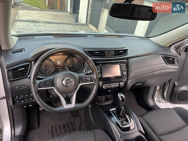 Внедорожник / Кроссовер Nissan Rogue 2017 в Хмельницком