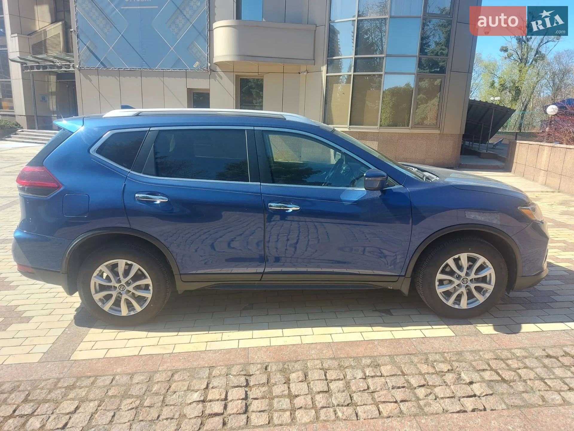 2019 Nissan Rogue - мініатюра 2