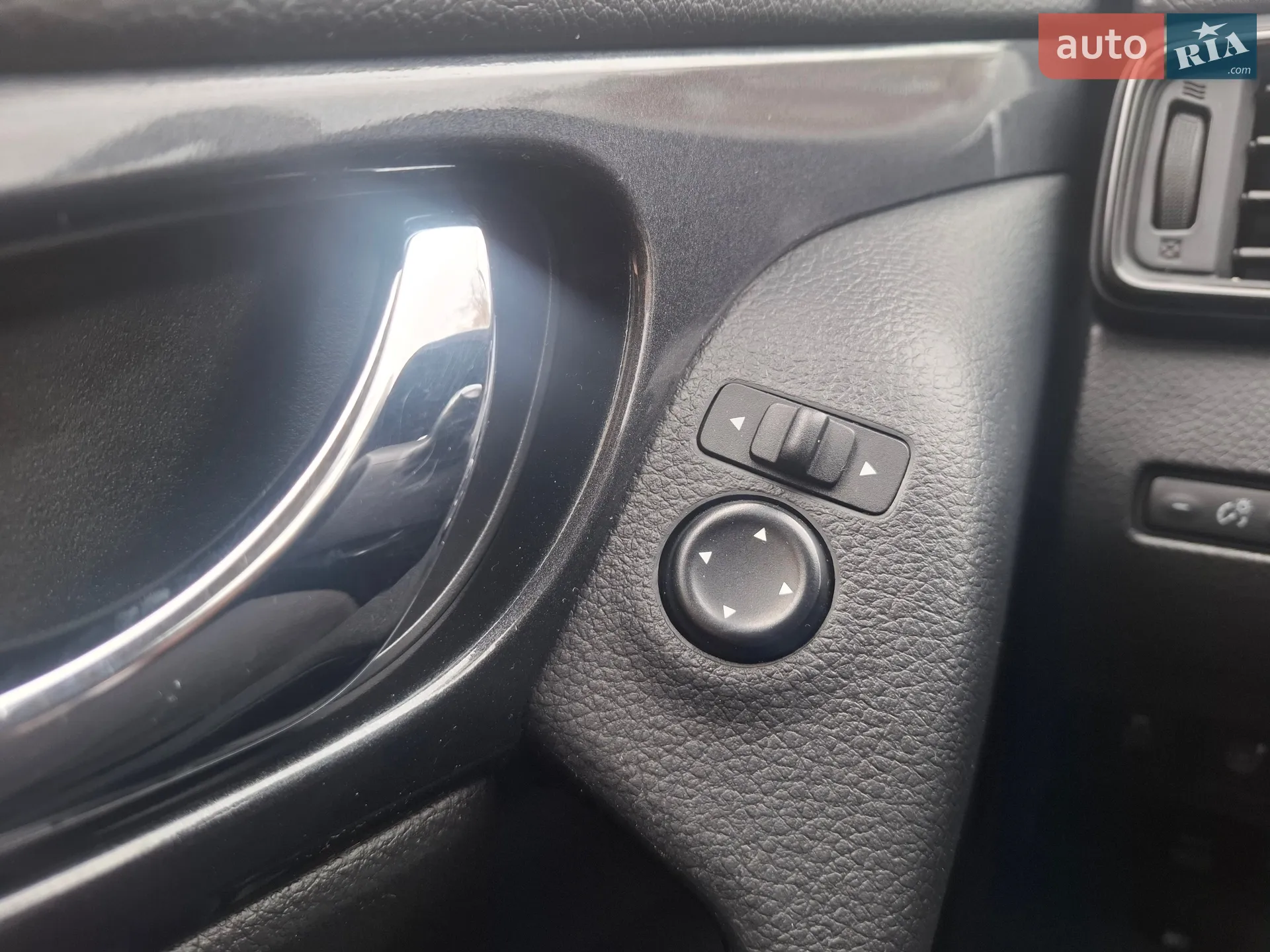 2017 Nissan Rogue - мініатюра 18