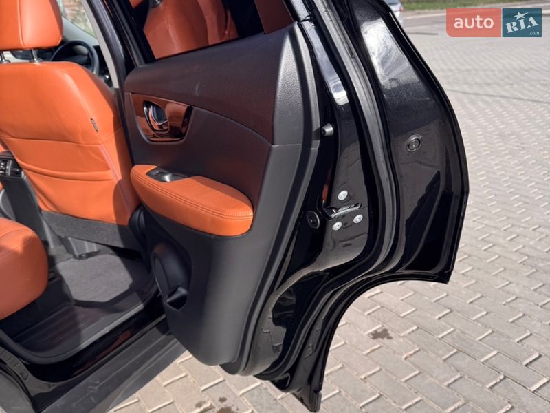 Позашляховик / Кросовер Nissan Rogue 2017 в Івано-Франківську