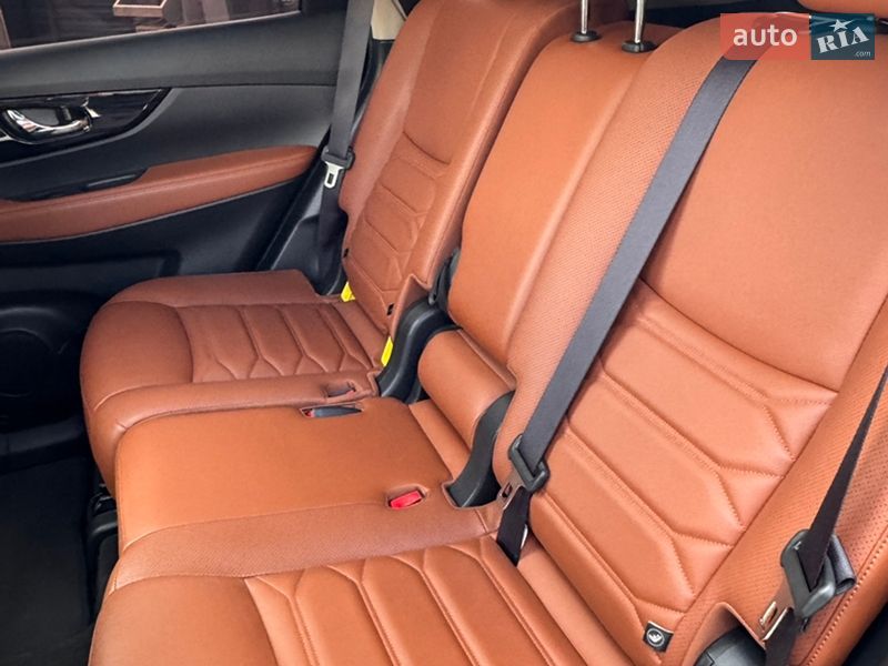 Позашляховик / Кросовер Nissan Rogue 2017 в Івано-Франківську