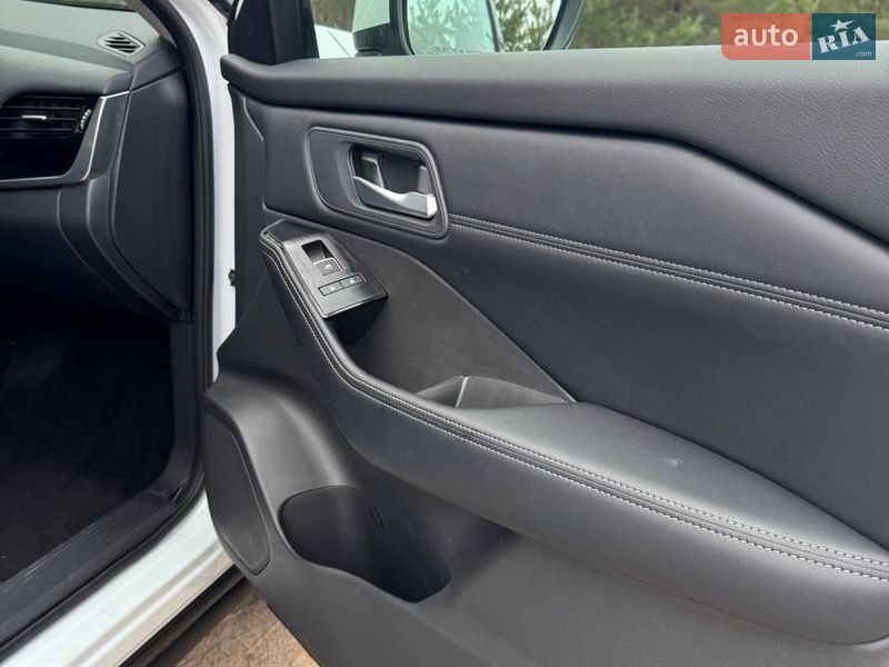 Позашляховик / Кросовер Nissan Rogue 2025 в Коростишеві