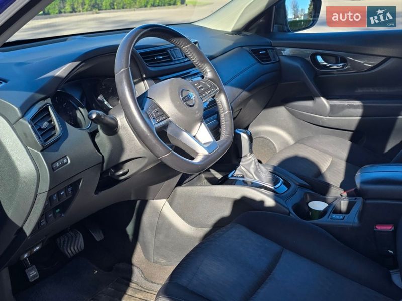 Позашляховик / Кросовер Nissan Rogue 2017 в Кам'янському