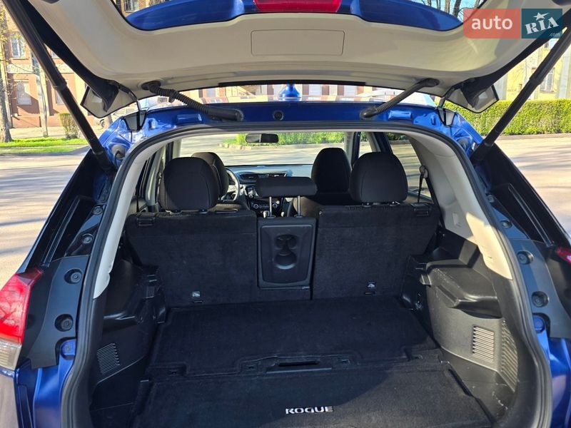 Позашляховик / Кросовер Nissan Rogue 2017 в Кам'янському