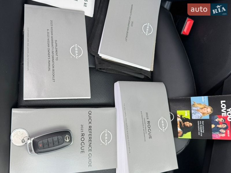 Внедорожник / Кроссовер Nissan Rogue 2023 в Ровно