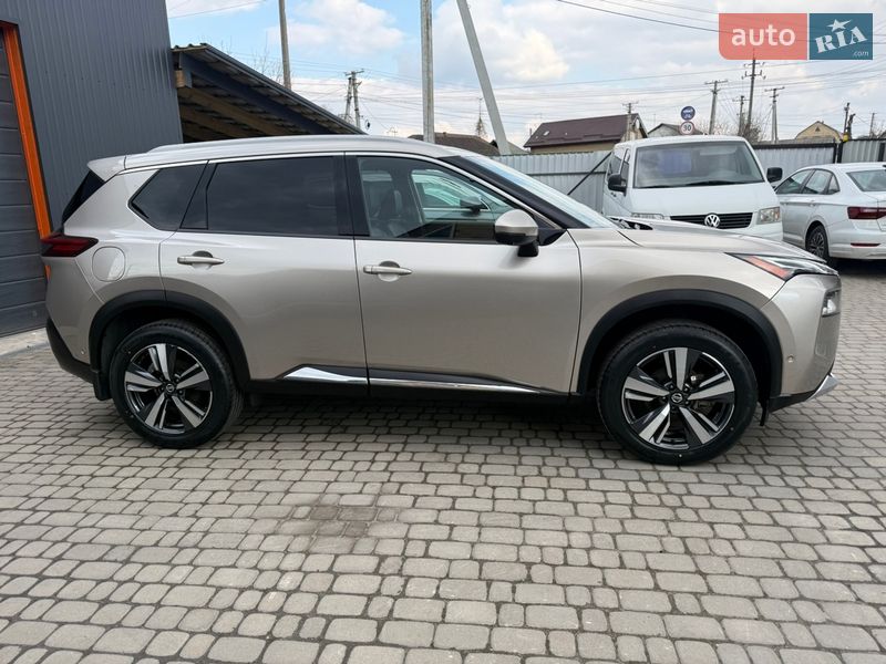 Внедорожник / Кроссовер Nissan Rogue 2021 в Киеве
