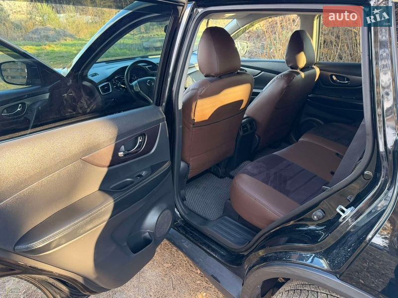 Позашляховик / Кросовер Nissan Rogue 2015 в Новояворівську