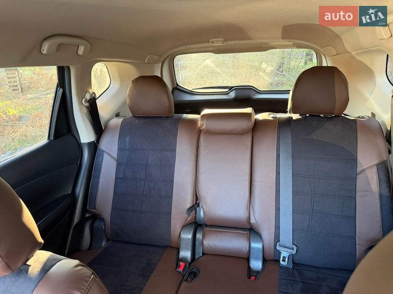 Позашляховик / Кросовер Nissan Rogue 2015 в Новояворівську