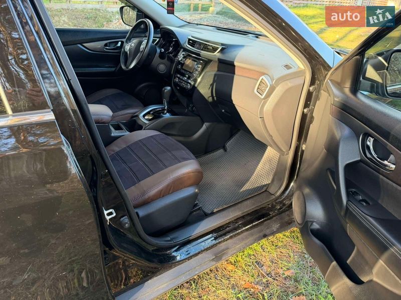 Позашляховик / Кросовер Nissan Rogue 2015 в Новояворівську