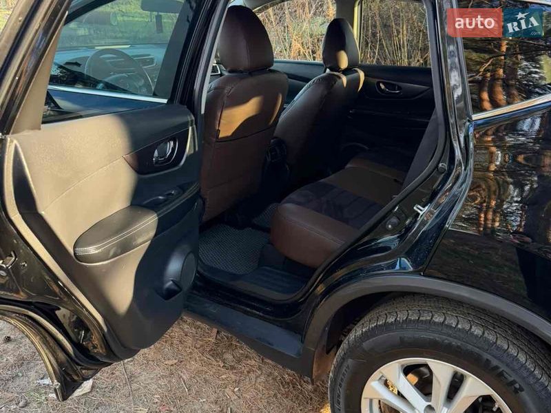 Позашляховик / Кросовер Nissan Rogue 2015 в Новояворівську