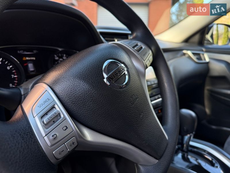 Позашляховик / Кросовер Nissan Rogue 2016 в Лубнах