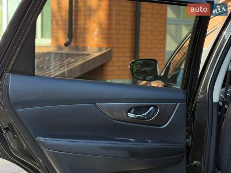 Позашляховик / Кросовер Nissan Rogue 2016 в Лубнах