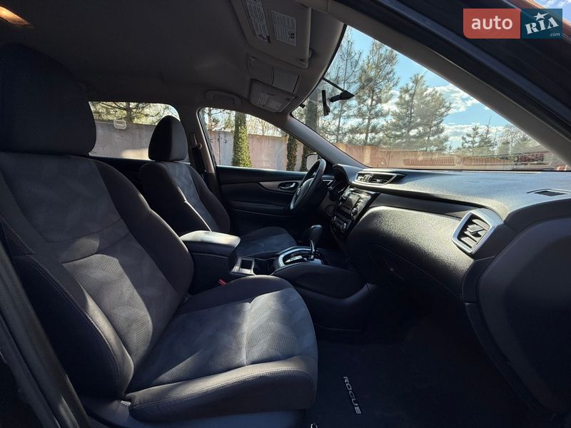 Позашляховик / Кросовер Nissan Rogue 2016 в Лубнах