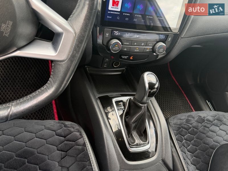 Позашляховик / Кросовер Nissan Rogue 2016 в Рівному