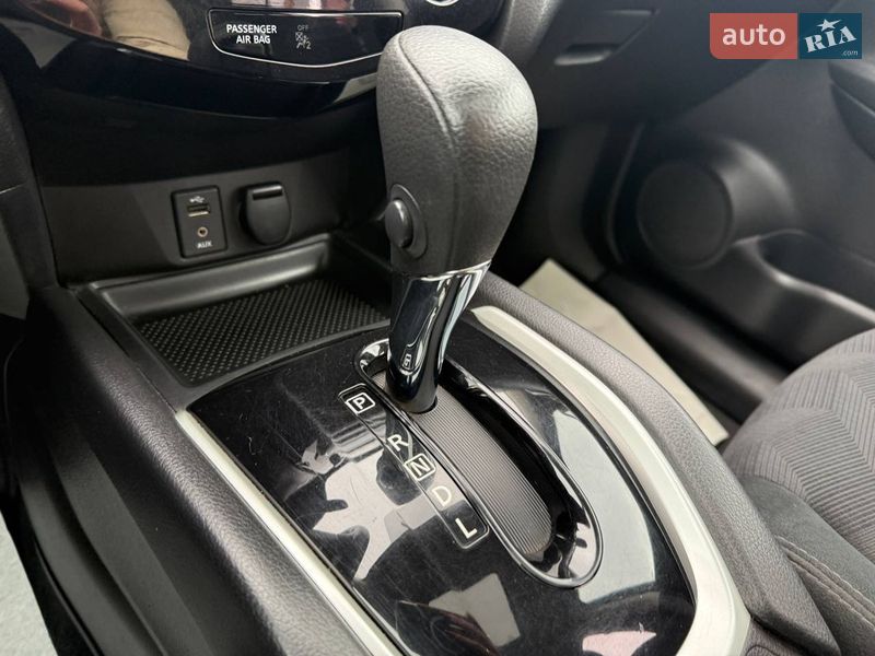 Позашляховик / Кросовер Nissan Rogue 2016 в Житомирі