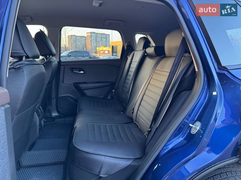 Внедорожник / Кроссовер Nissan Rogue 2023 в Киеве