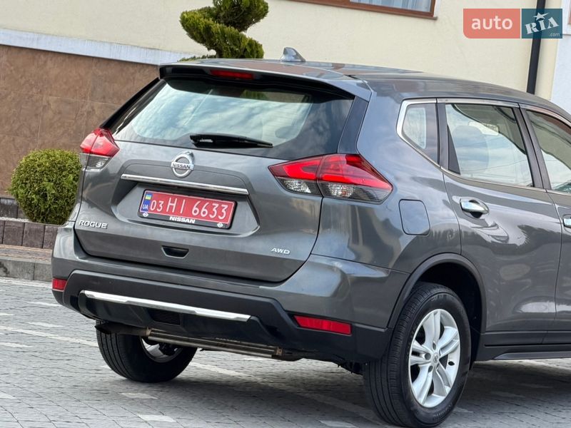 Внедорожник / Кроссовер Nissan Rogue 2017 в Дрогобыче