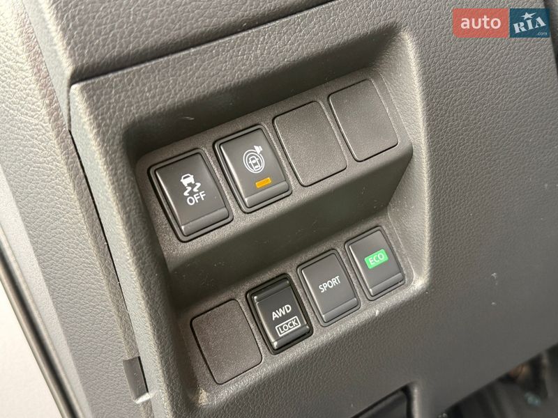 Внедорожник / Кроссовер Nissan Rogue 2017 в Дрогобыче