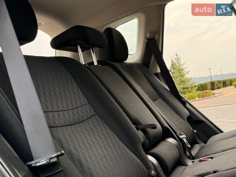 Внедорожник / Кроссовер Nissan Rogue 2017 в Дрогобыче