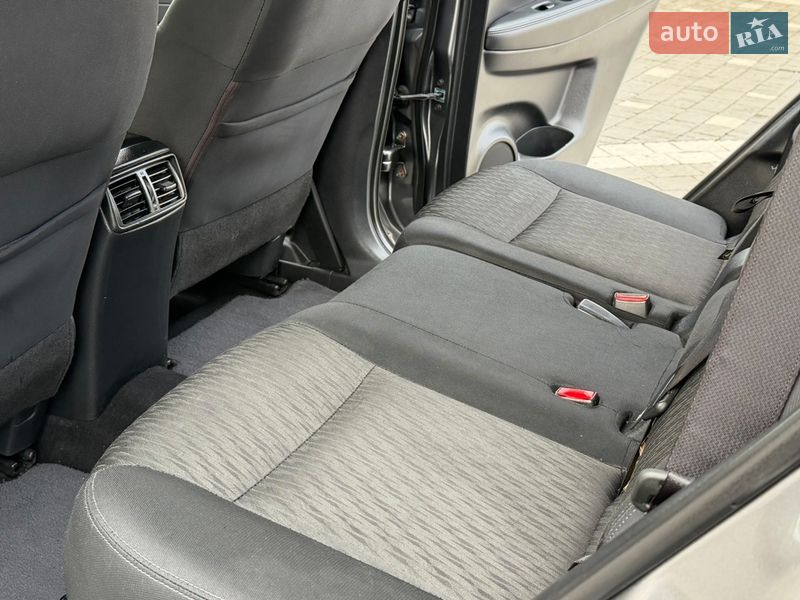 Внедорожник / Кроссовер Nissan Rogue 2017 в Дрогобыче