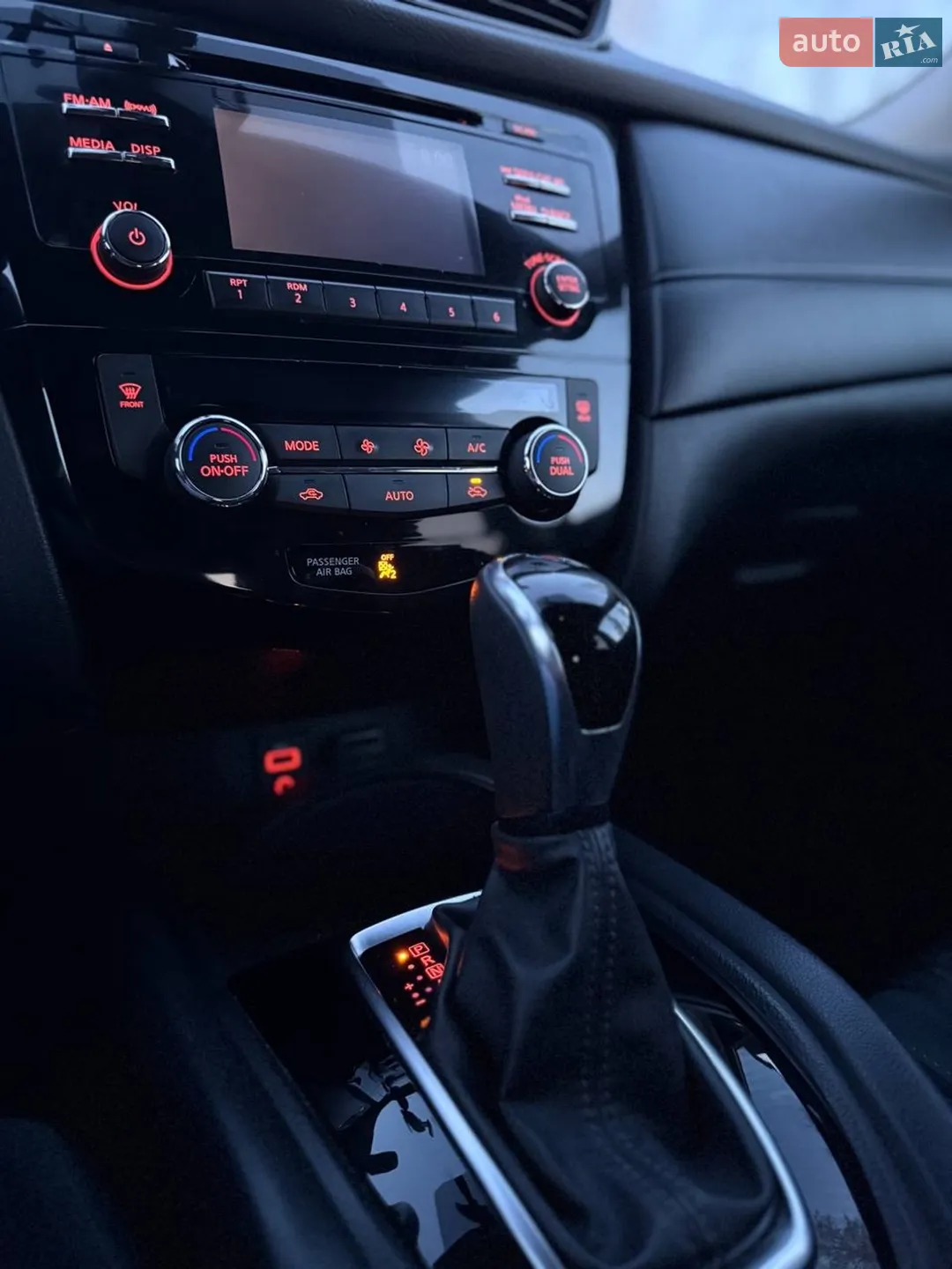 2017 Nissan Rogue - мініатюра 16