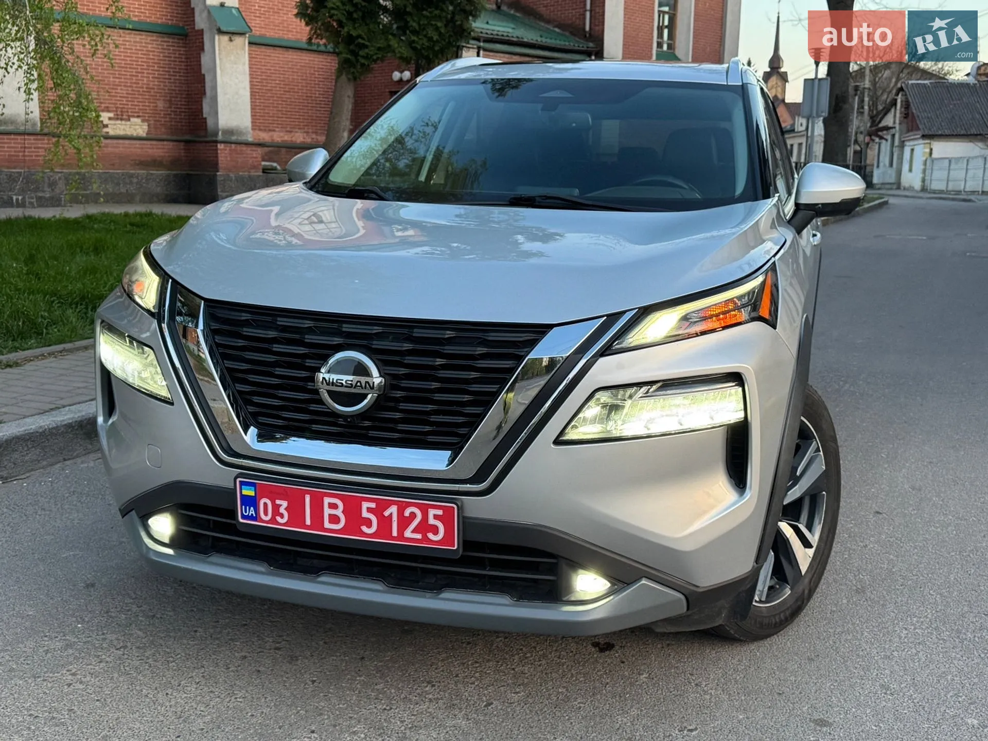 2021 Nissan Rogue - мініатюра 2