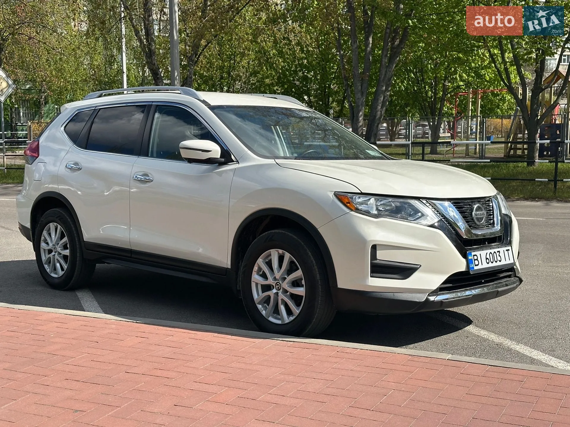 2017 Nissan Rogue - мініатюра 2