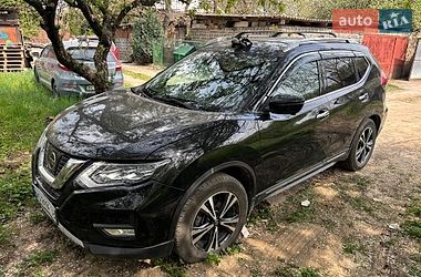Внедорожник / Кроссовер Nissan Rogue 2017 в Ужгороде