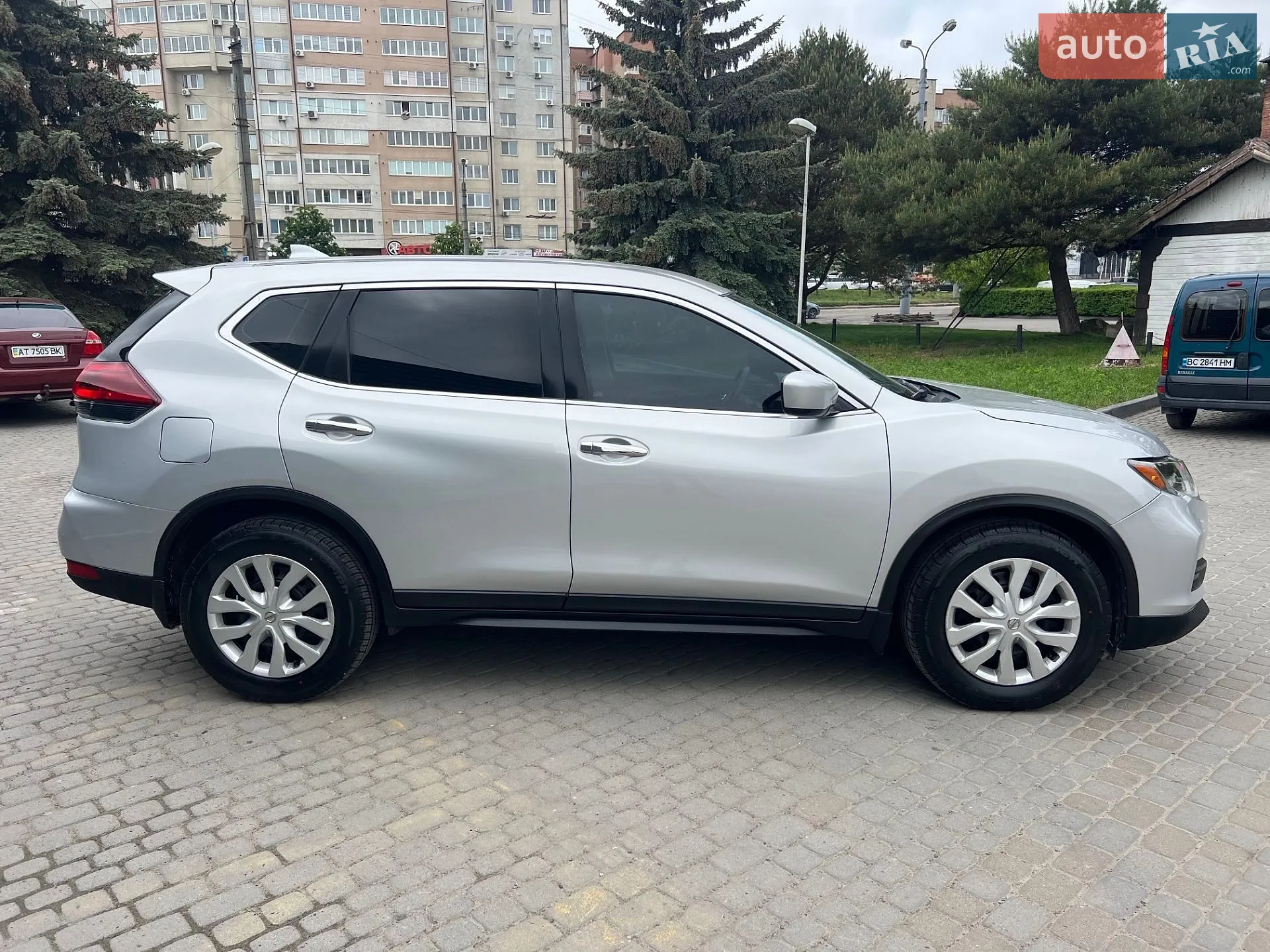 2017 Nissan Rogue - мініатюра 4