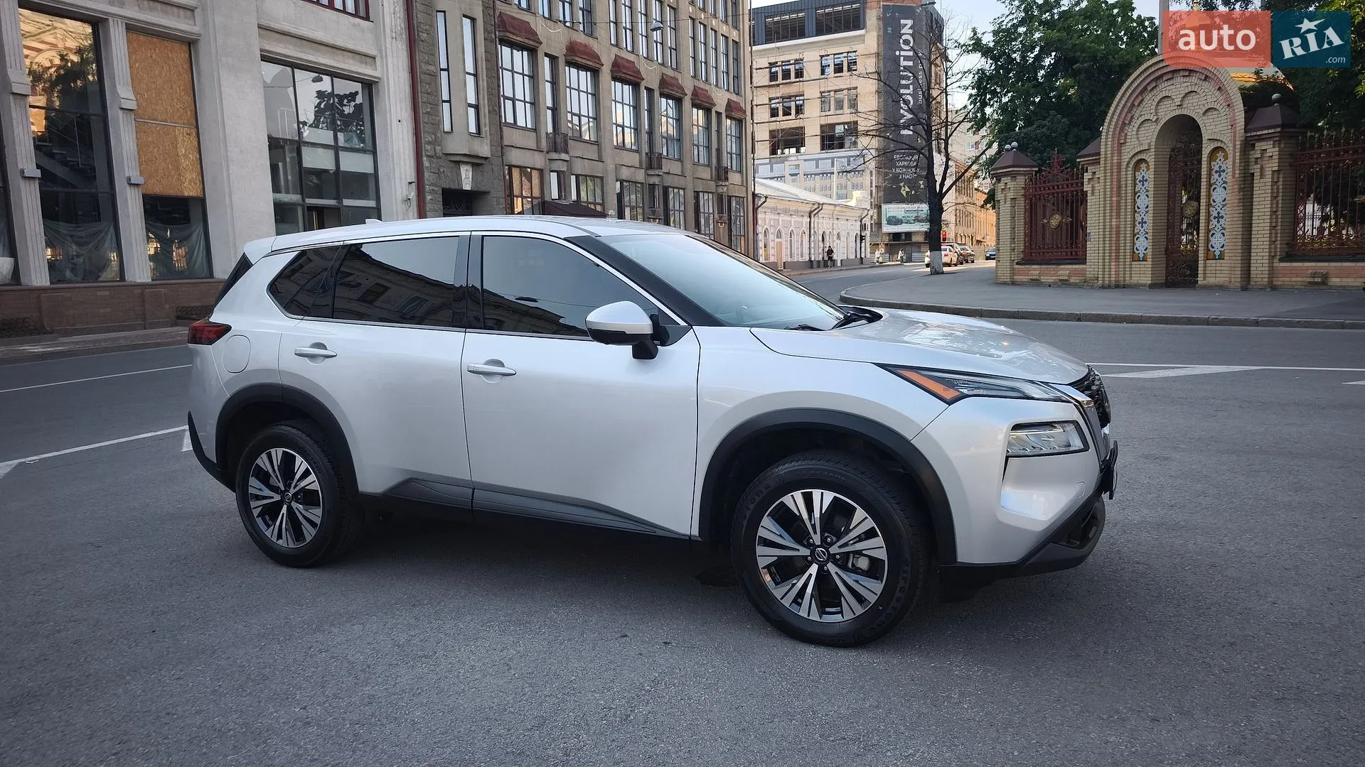 2021 Nissan Rogue - мініатюра 2