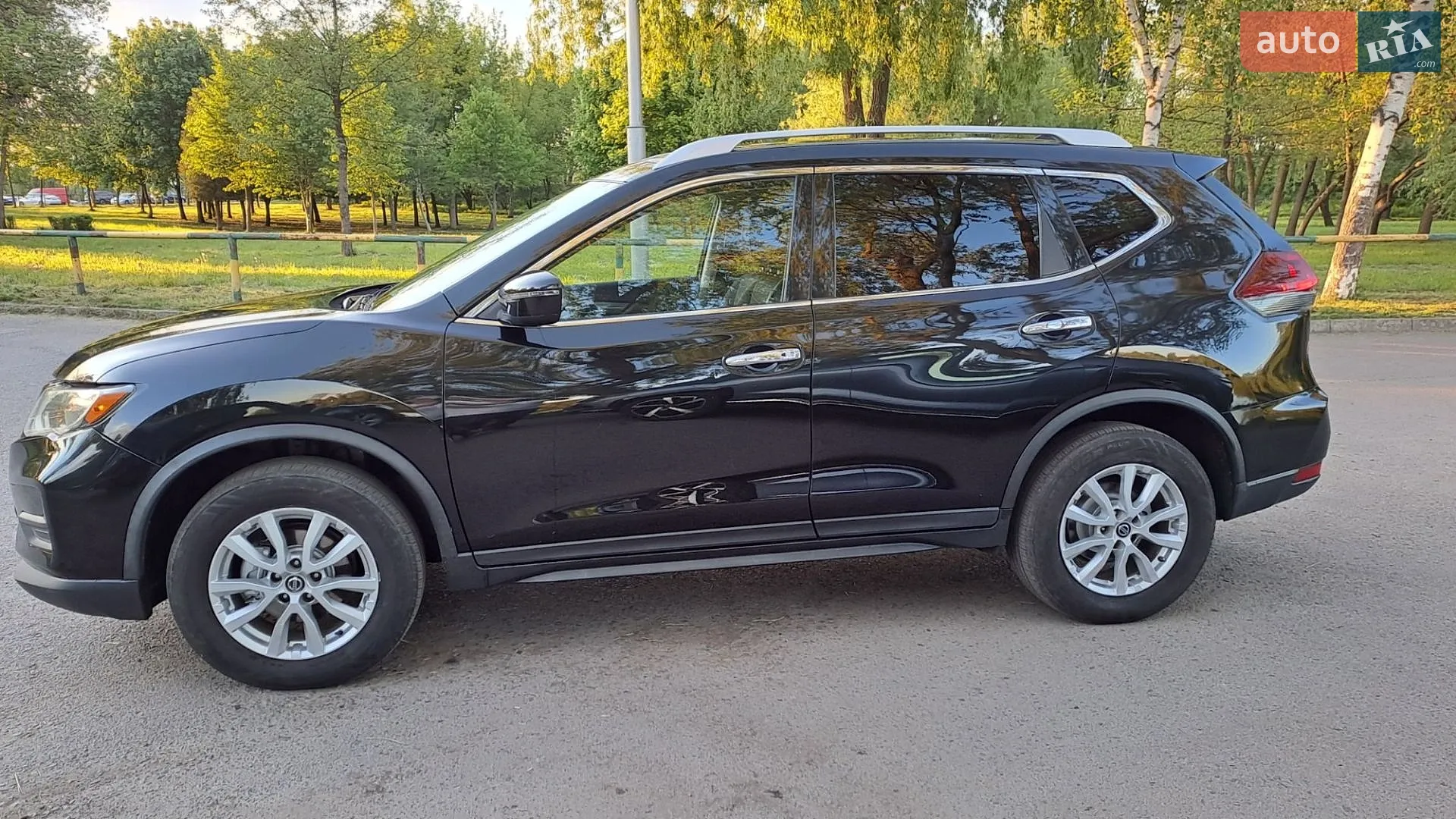 2019 Nissan Rogue - мініатюра 3