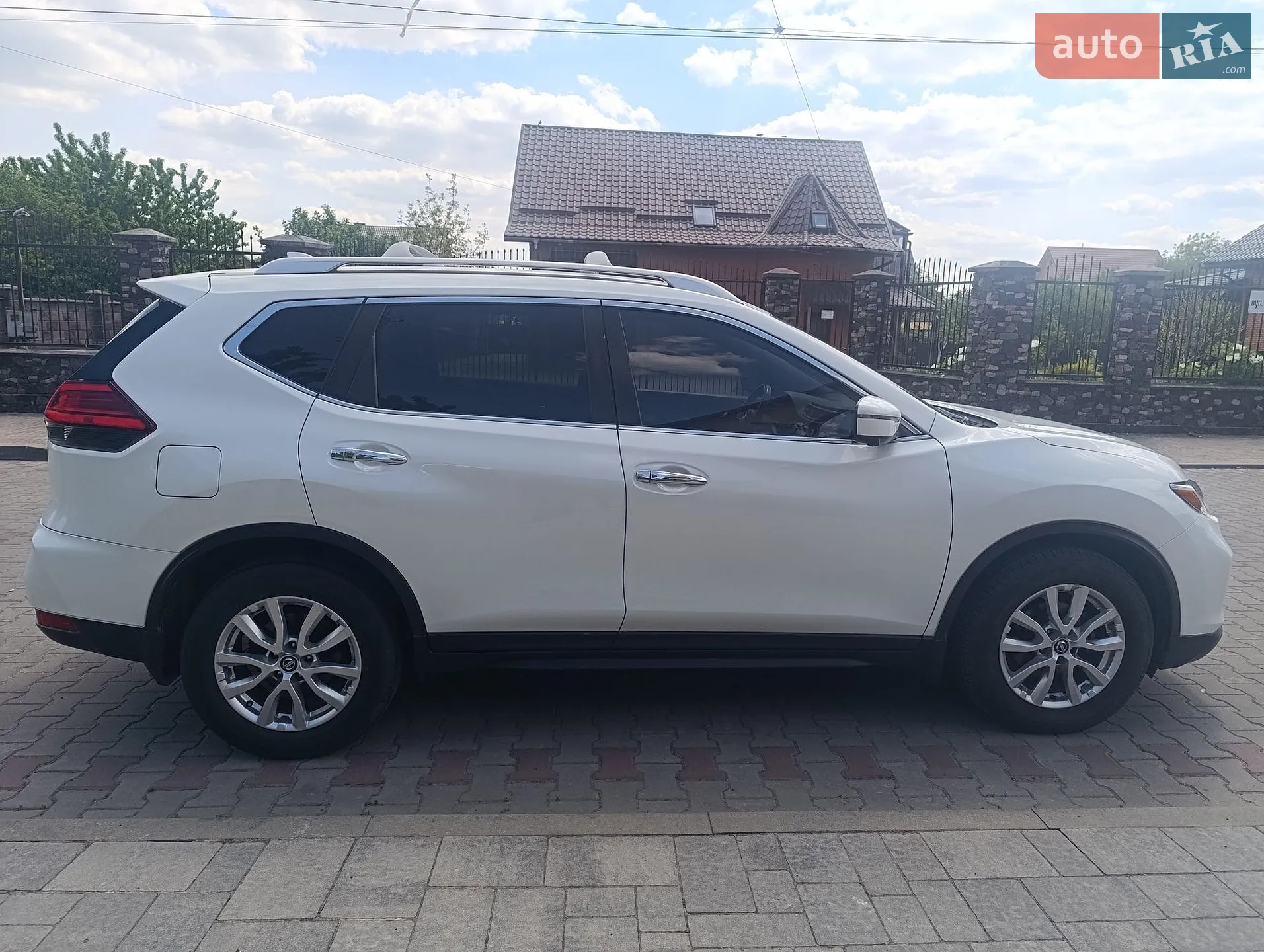 2017 Nissan Rogue - мініатюра 2