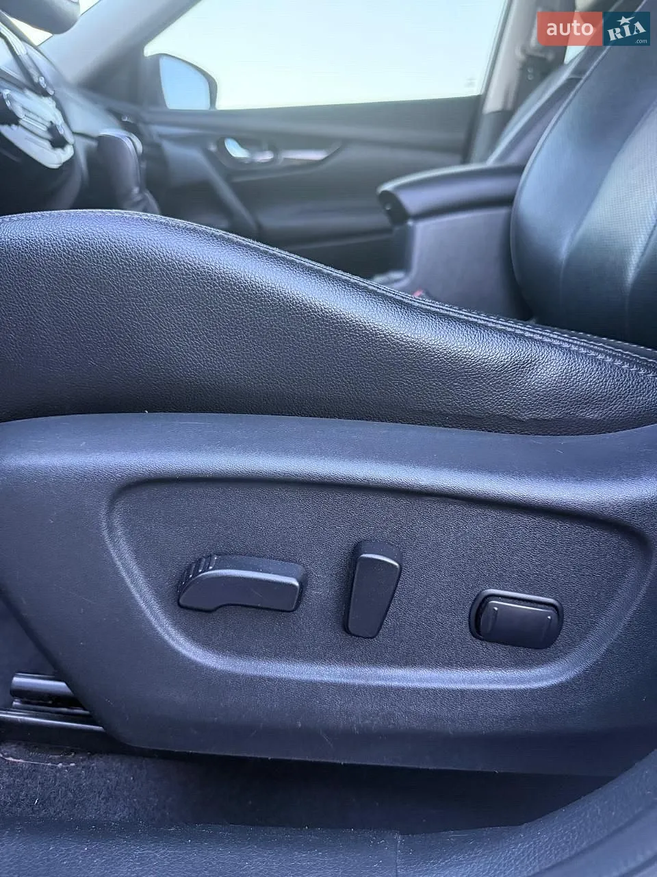 2019 Nissan Rogue - мініатюра 17