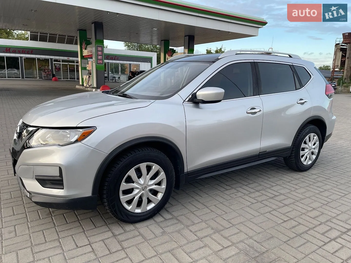 2016 Nissan Rogue - мініатюра 2