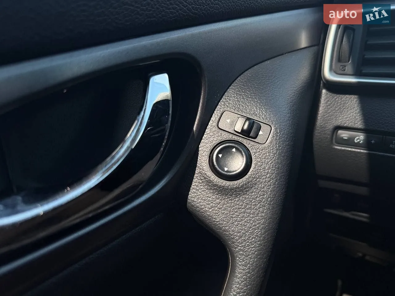 2016 Nissan Rogue - мініатюра 21