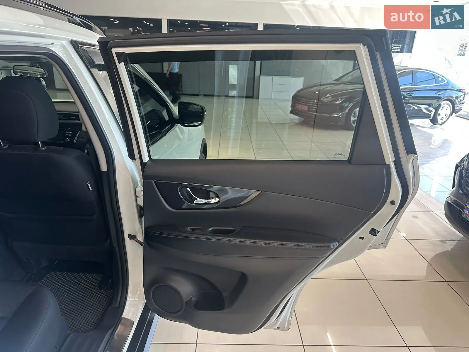 2017 Nissan Rogue - мініатюра 16