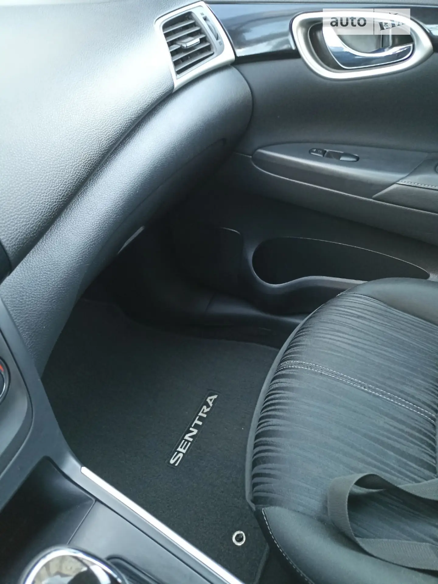 2017 Nissan Sentra - мініатюра 13