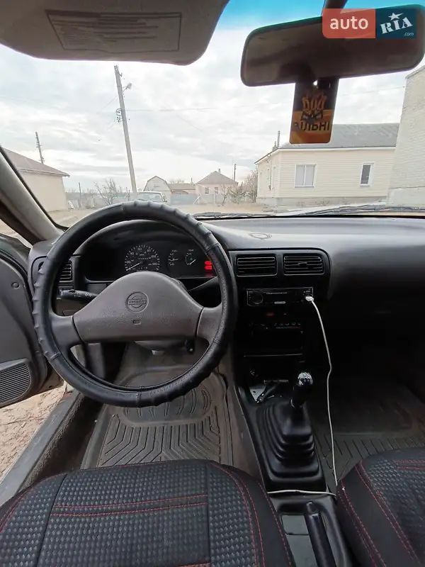 Седан Nissan Sentra 1993 в 