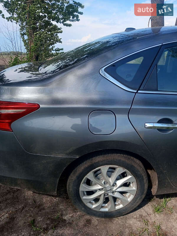 Седан Nissan Sentra 2018 в Романіву
