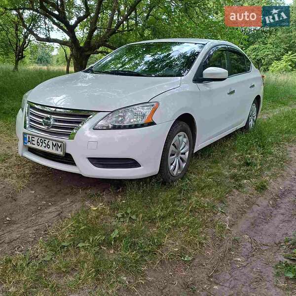 Седан Nissan Sentra 2015 в Дніпрі
