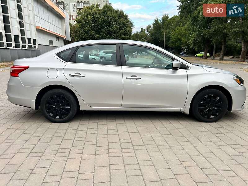 Седан Nissan Sentra 2016 в Запорожье