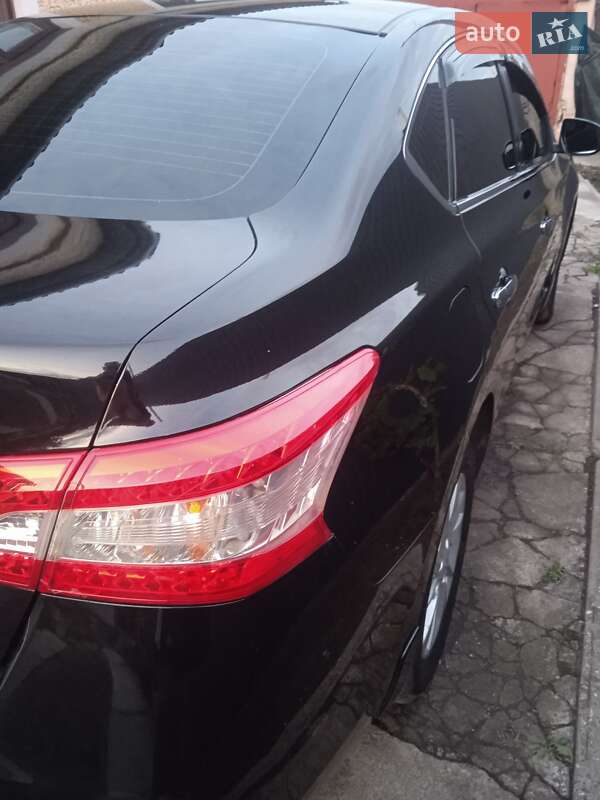 Седан Nissan Sentra 2013 в Окнах