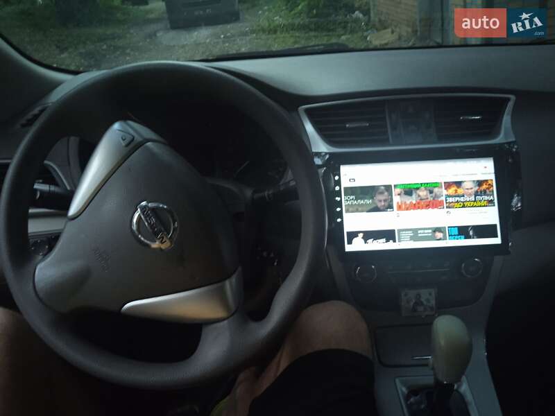 Седан Nissan Sentra 2013 в Окнах