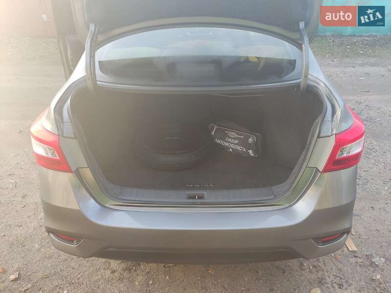 Седан Nissan Sentra 2018 в Кропивницком