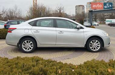 Седан Nissan Sentra 2015 в Львові