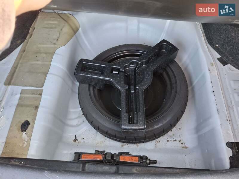 Седан Nissan Sentra 2015 в Новом Ярычеве