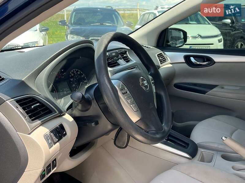 Седан Nissan Sentra 2016 в Львове