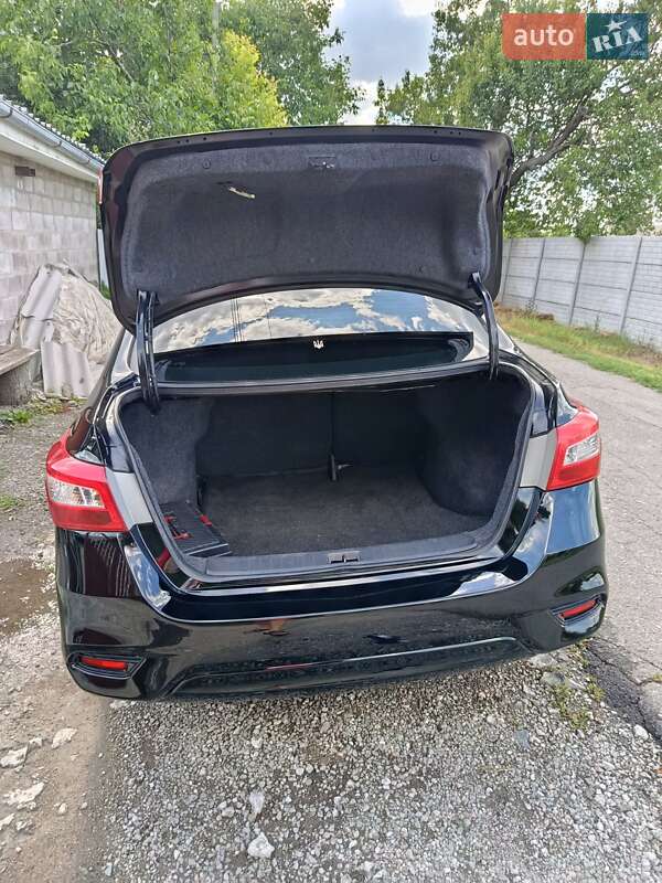 Седан Nissan Sentra 2017 в Днепре